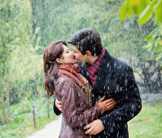 Huggle Review 2025  — Real Local Dating App or Scam?