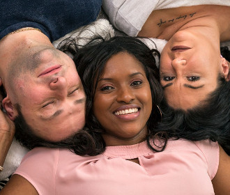 SwingTowns Review 2025  — Real Poly Dating Site or Scam?